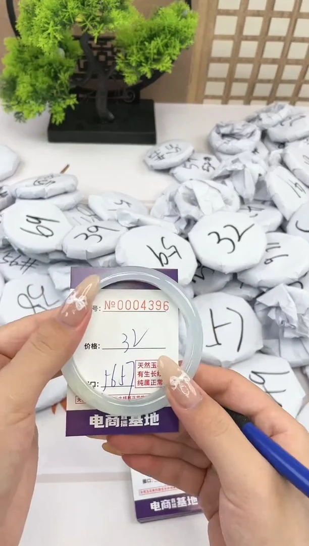 【闪购商品】玛瑙/玉髓手镯合金4396