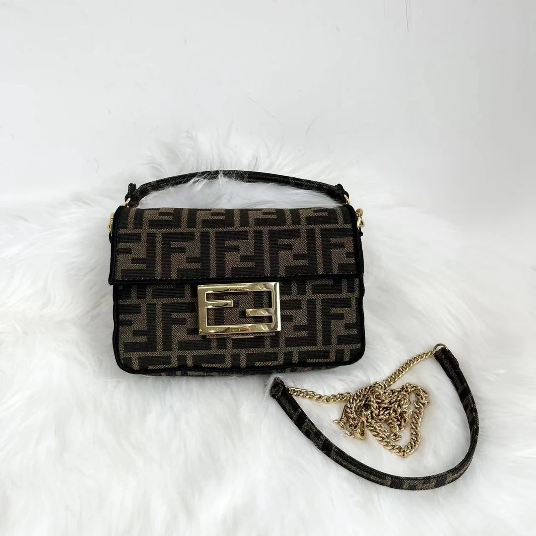99新 FENDI/芬迪 经典老花法棍小号链条斜挎包/肩包翻盖