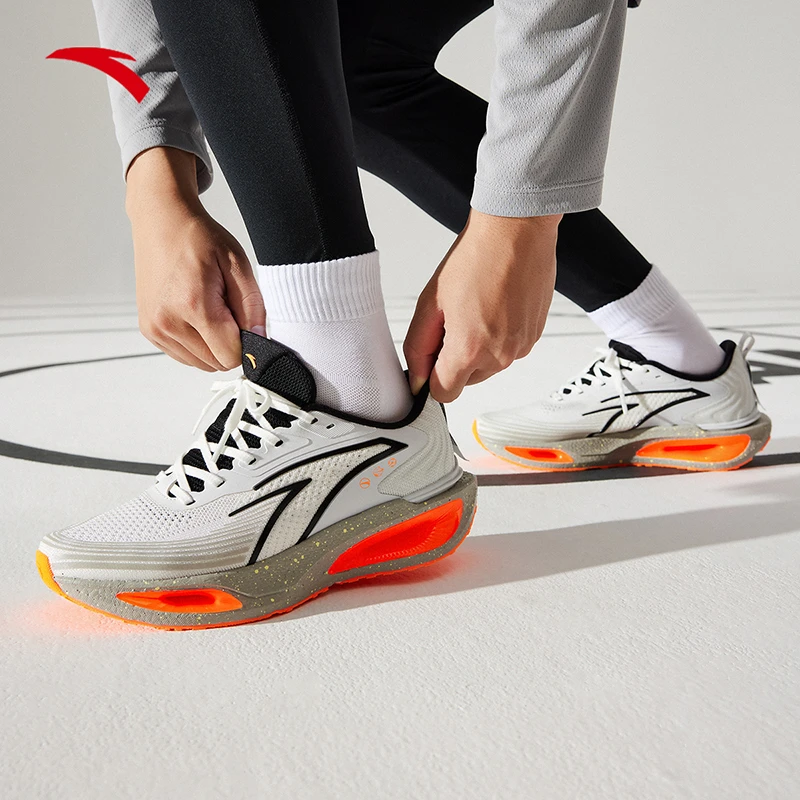 安踏虫洞缓震防滑跑步鞋男春通勤运动鞋透气休闲跑鞋