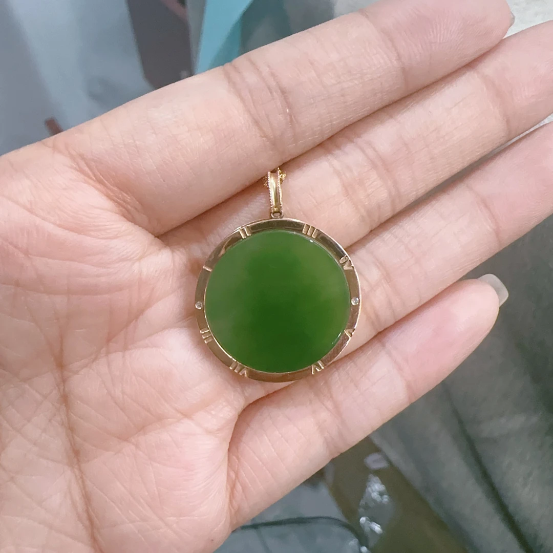 和田碧玉圆牌，18K金镶嵌