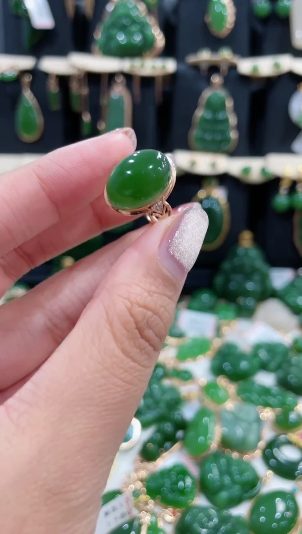 【闪购商品】和田玉（碧玉）颈饰18K金镶嵌戒指