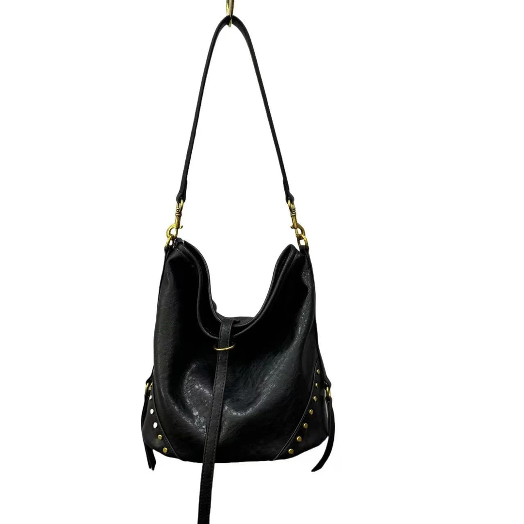 【康妮甄选】秋冬简约潮流轻奢百搭时尚气质斜跨包QYX-81294-黑色