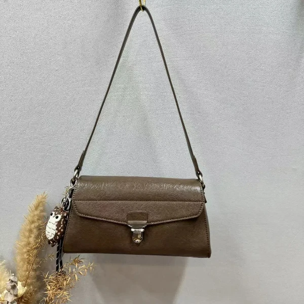 【康妮甄选】轻奢时尚气质小众单肩百搭腋下斜跨包QYX-9577-松茶色