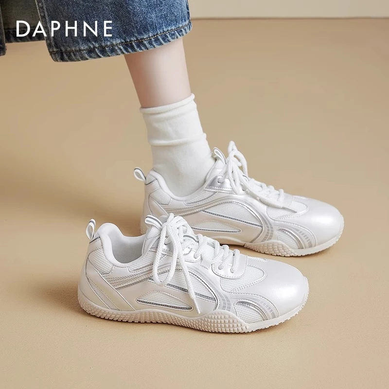 达芙妮小白鞋女款2025新款爆款春季厚底运动板鞋白色德训阿甘鞋子