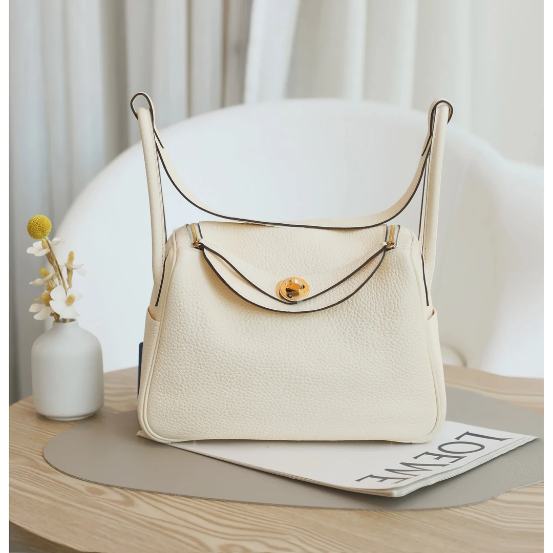 95新 Hermes/爱马仕 Lindy26 Z刻 TC皮 奶油白 金扣