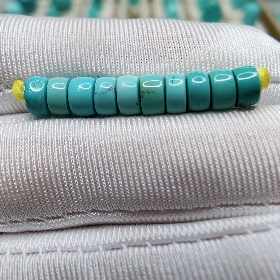 绿松石颈饰未镶嵌