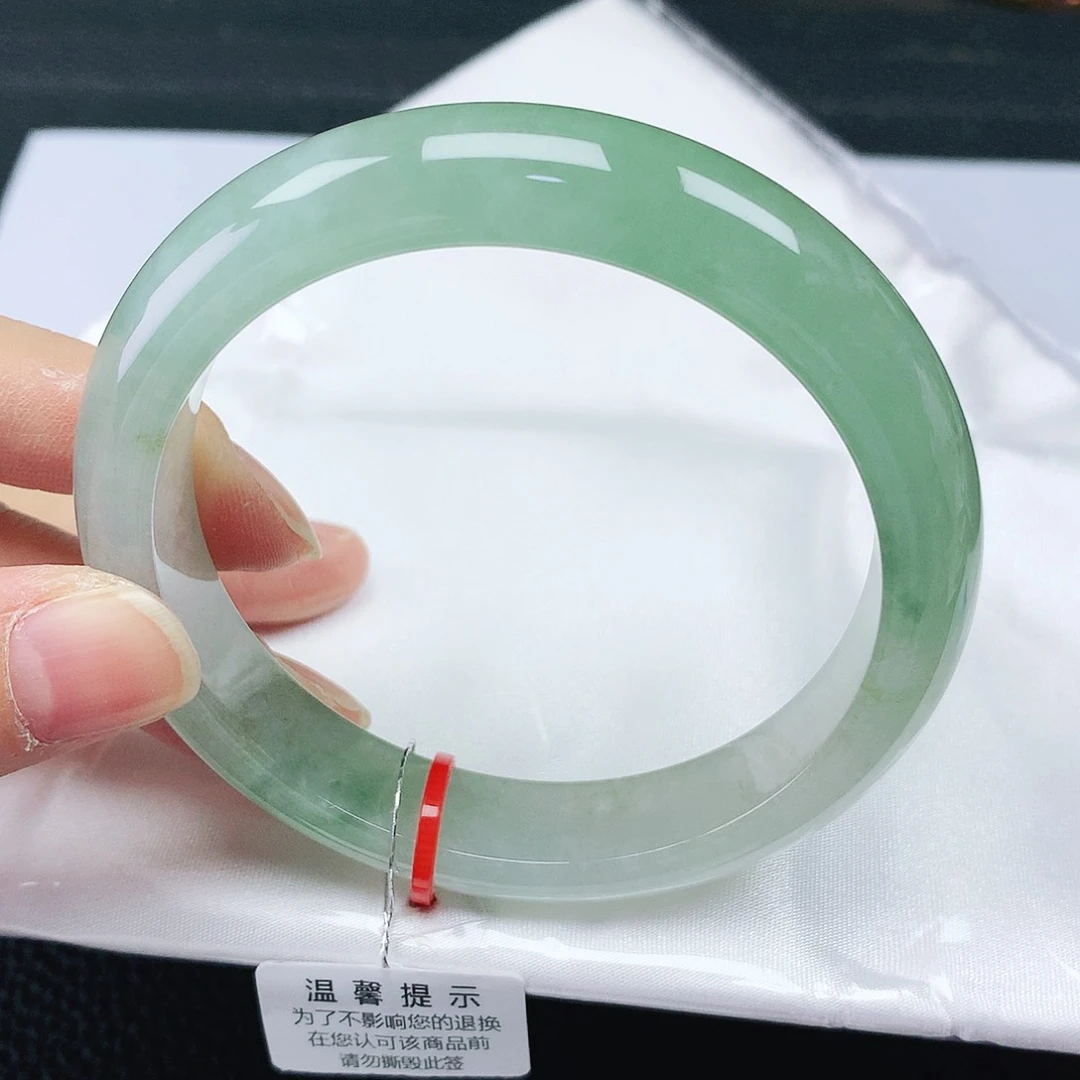 翡翠手镯未镶嵌59圈