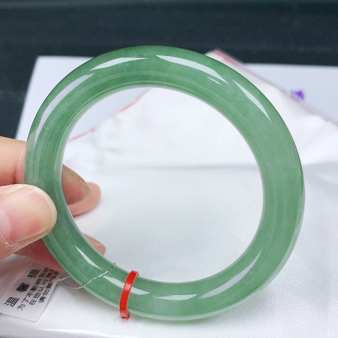 翡翠手镯未镶嵌52圈