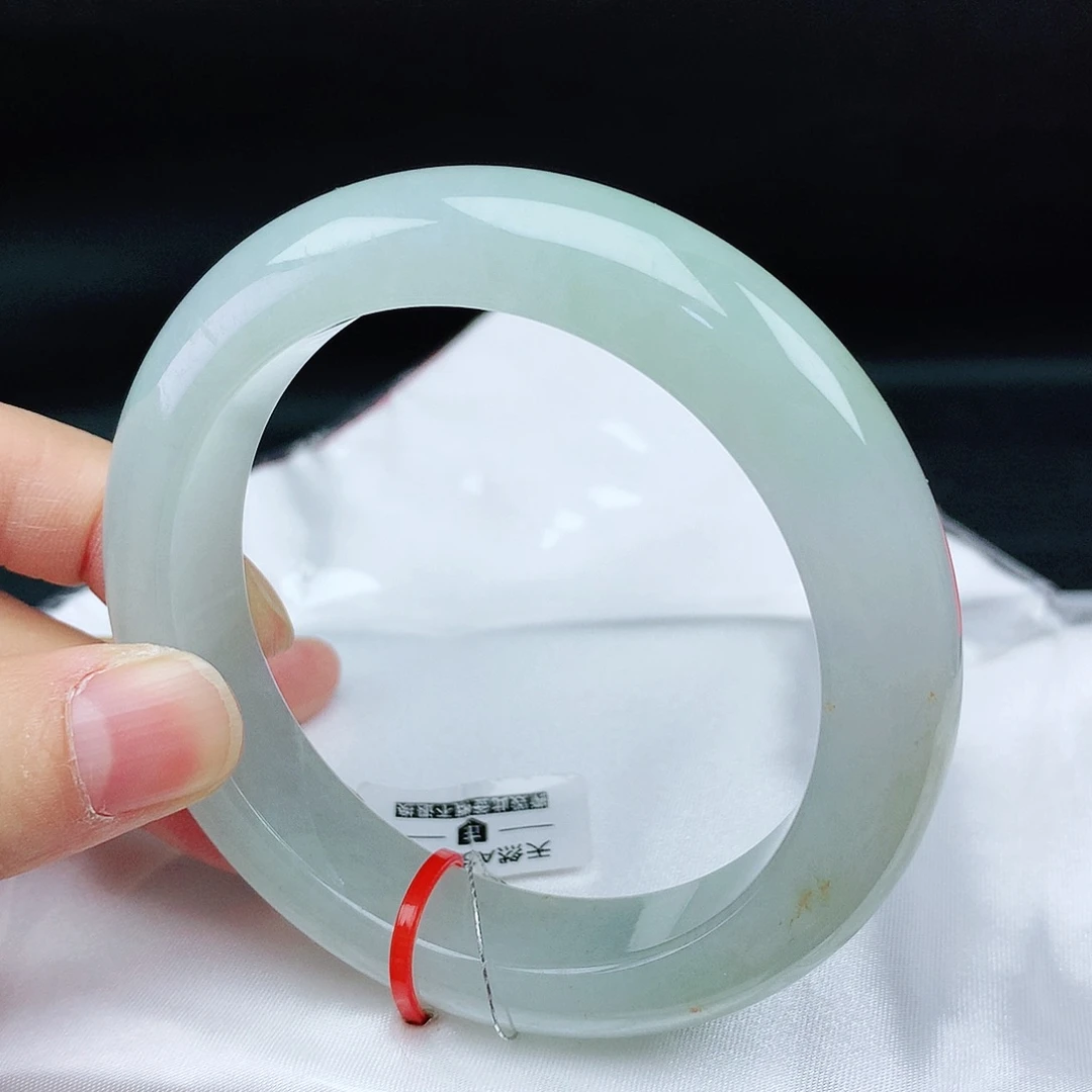 翡翠手镯未镶嵌58圈