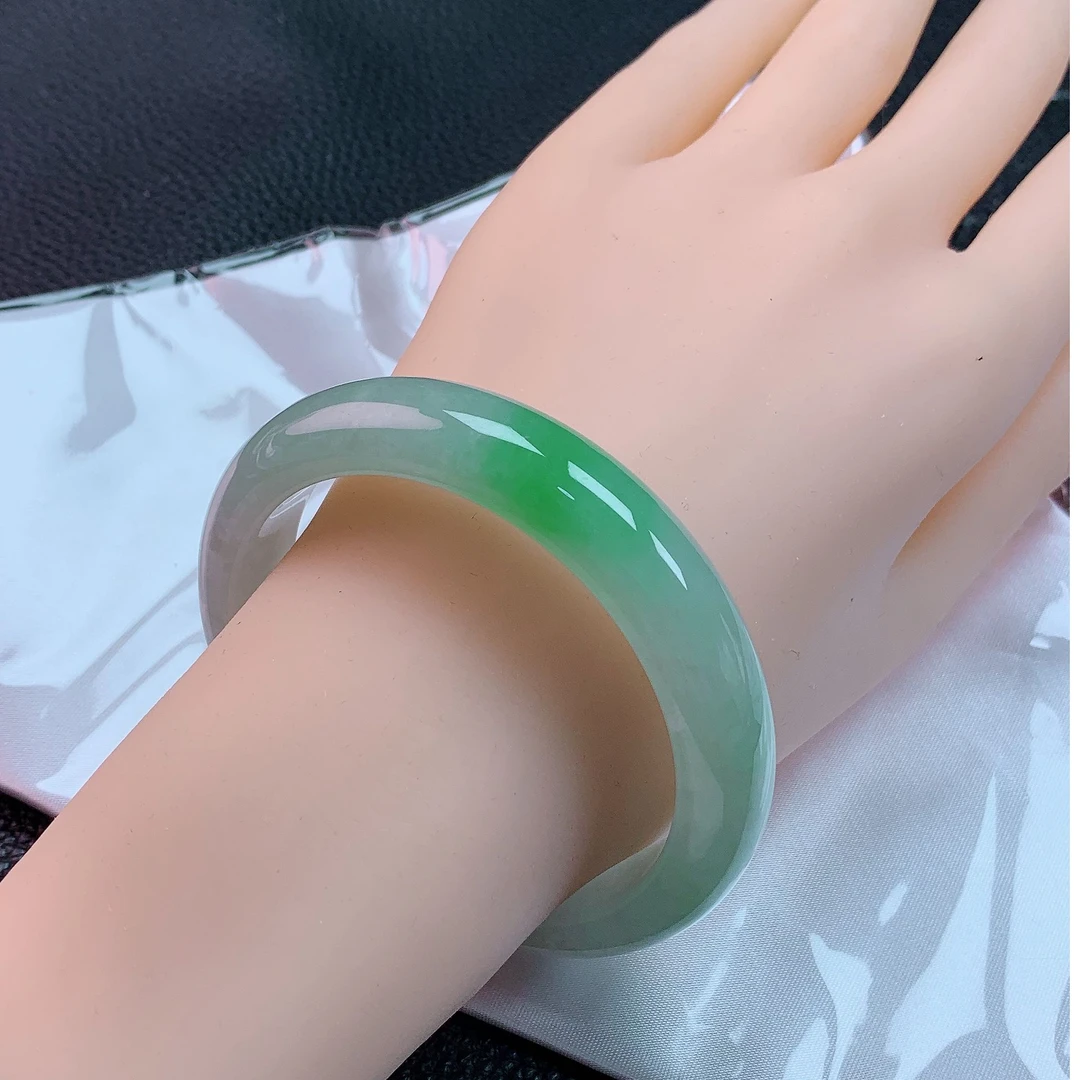 59圈 高冰底 飘阳绿点缀 白底青手镯 纯天然A货翡翠