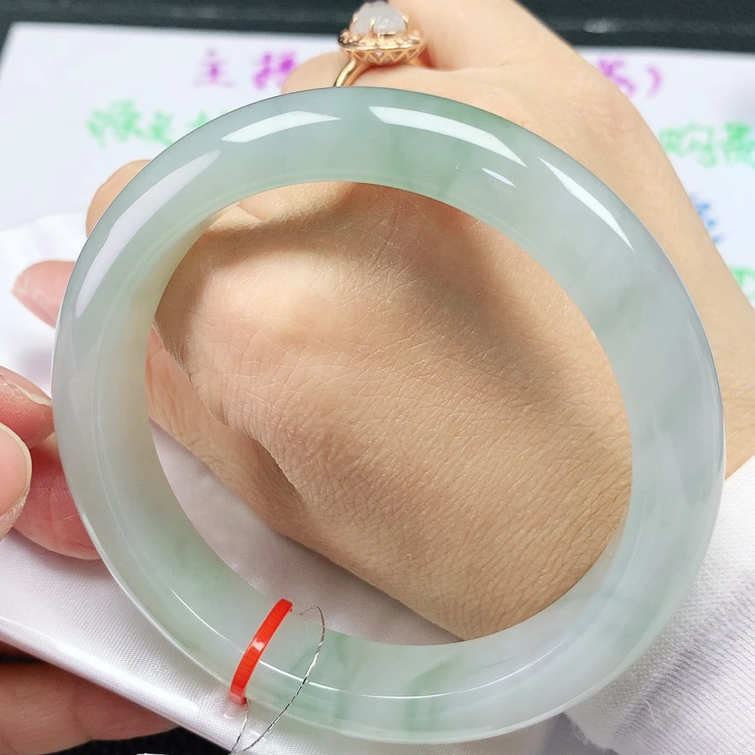 翡翠手镯未镶嵌61圈