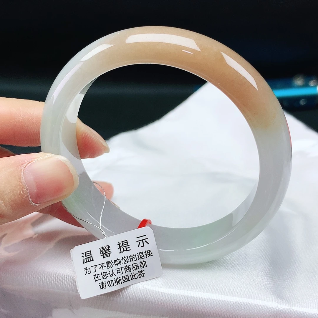 翡翠手镯未镶嵌56圈