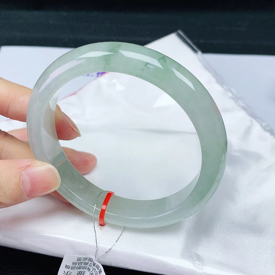 翡翠手镯未镶嵌61圈