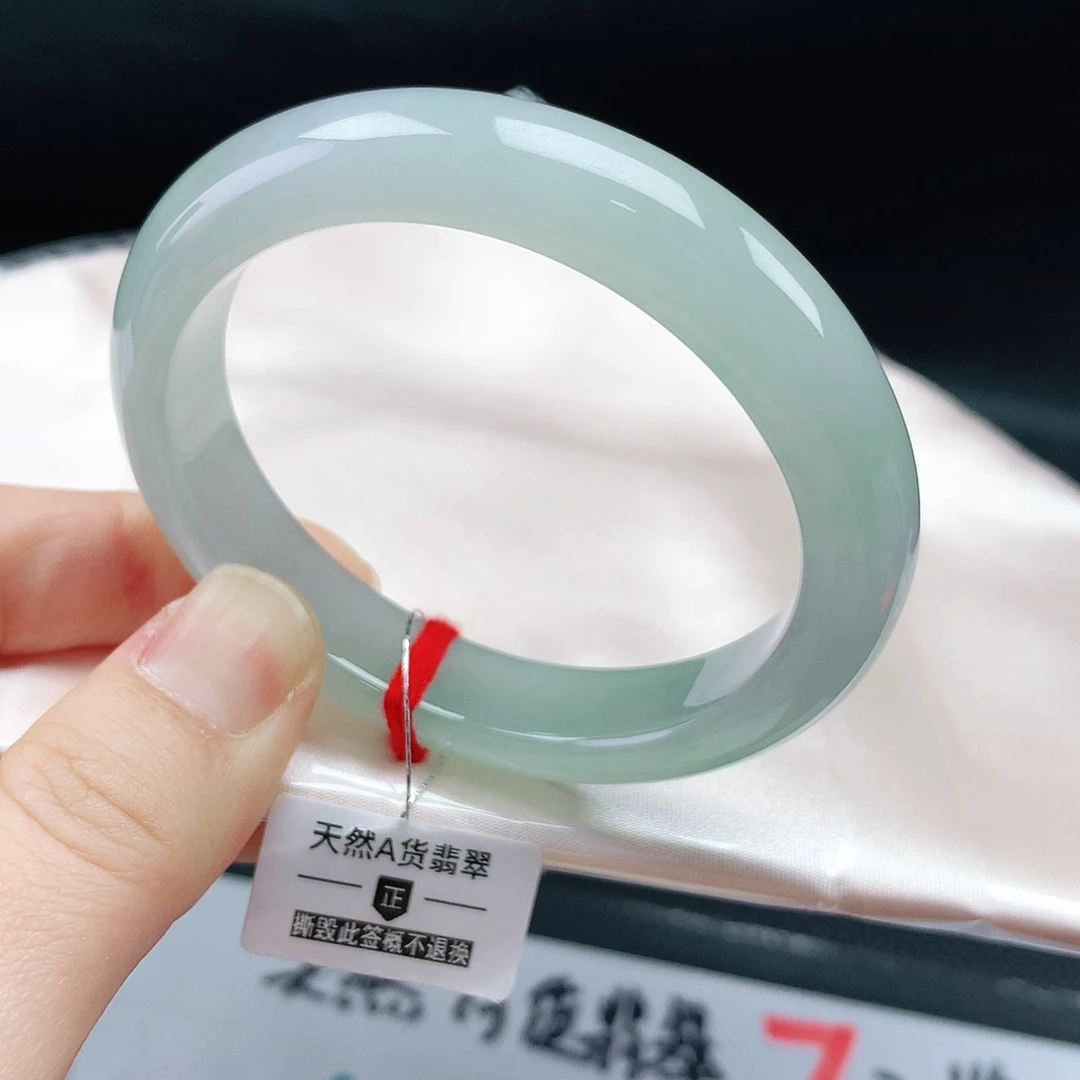 翡翠手镯未镶嵌55贵
