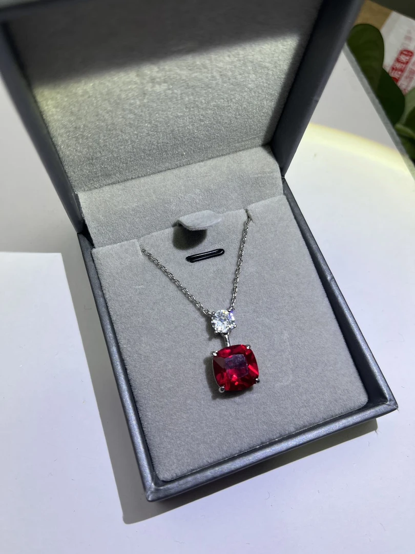 （优雅与华丽）璀璨闪耀K025吊坠