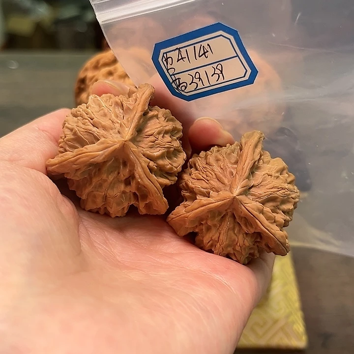 文玩核桃把件盘山三棱