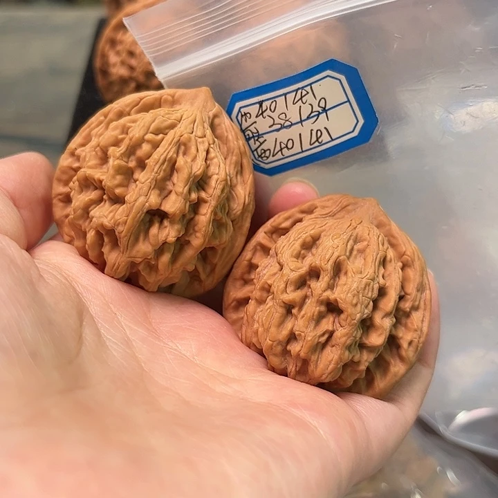 文玩核桃把件麦穗虎头
