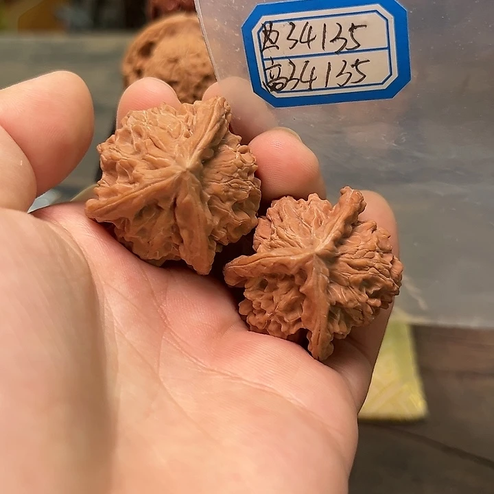 文玩核桃把件盘山三棱