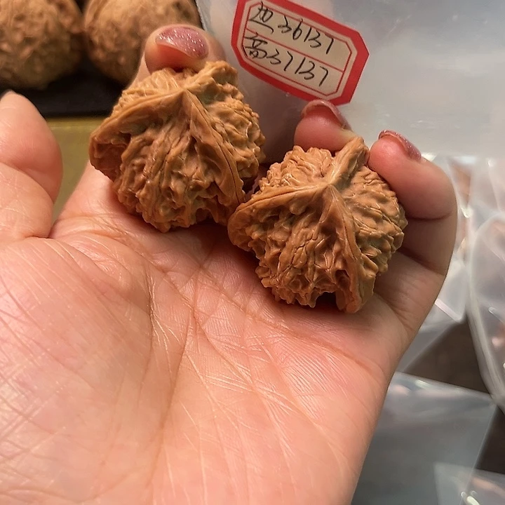 文玩核桃把件盘山三棱