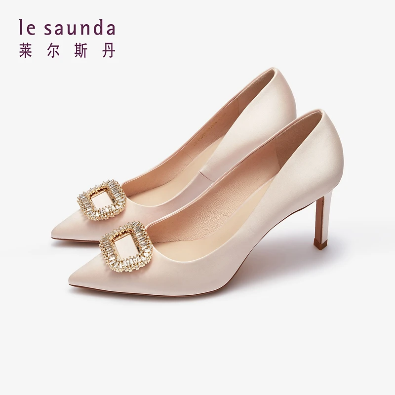 莱尔斯丹2024春季新款时尚优雅尖头浅口钻扣高跟单鞋女鞋4T74009