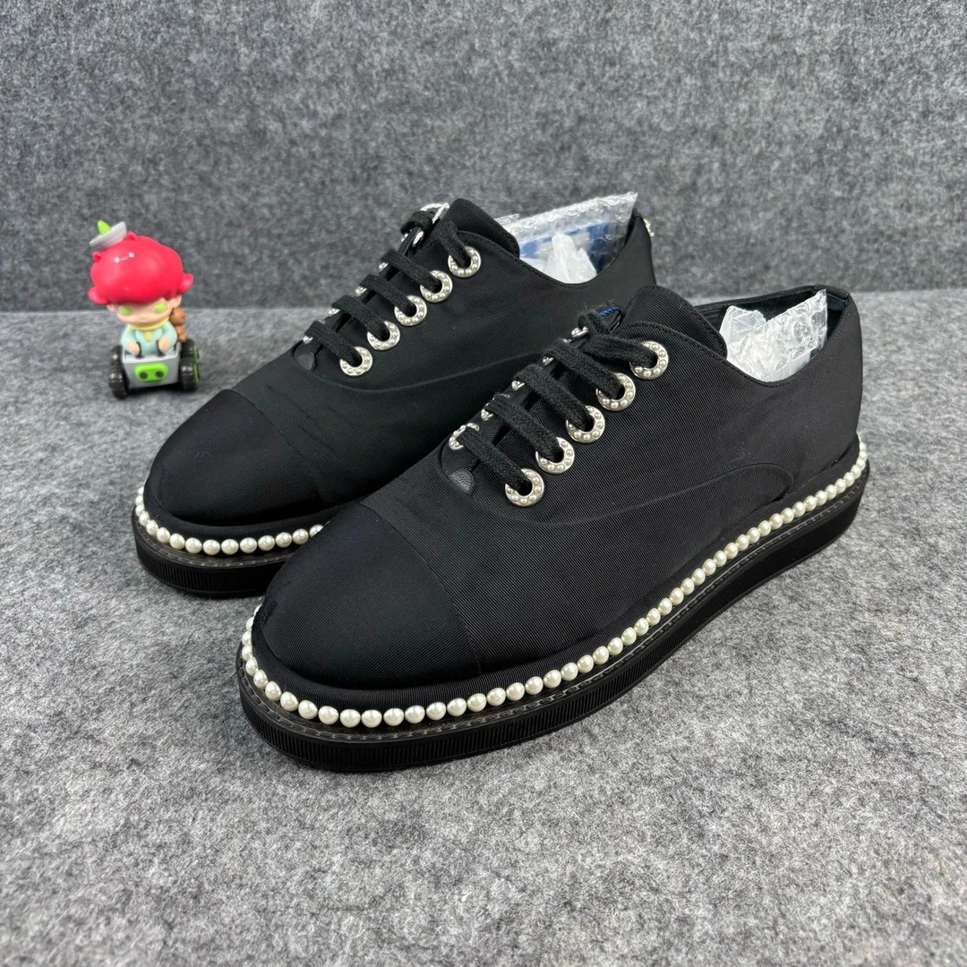 95新 Chanel/香奈儿 珍珠镶嵌系带经典板鞋 37码 ylp1053