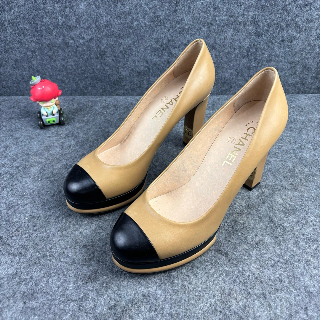 95新 Chanel/香奈儿 浅口拼接高跟鞋 38.5码 公价85000YLP1316
