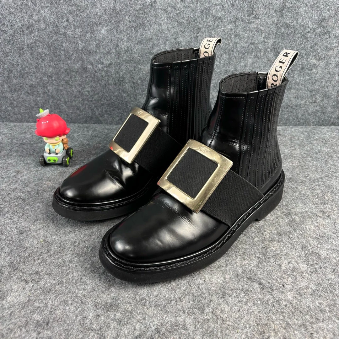 95新 Roger Vivier/罗杰·维威耶 方扣切尔西短靴 35.5码yLP1242