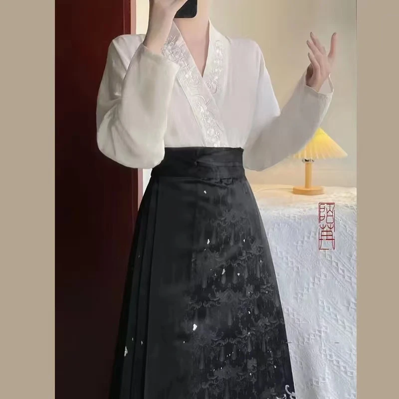 交领刺绣飞机袖长袖原创汉服女新中式日常2023秋冬新款中国风