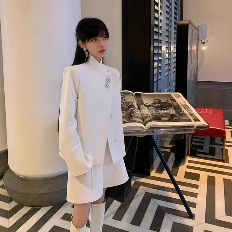 今年流行漂亮套装女小香风新中式国风法式千金白色西装短裤两件套