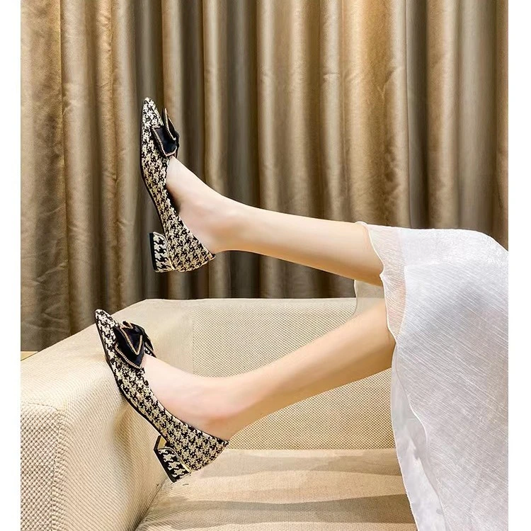 2025年新款千鸟格粗跟尖头浅口蝴蝶结满钻小香风单鞋气质大码女鞋