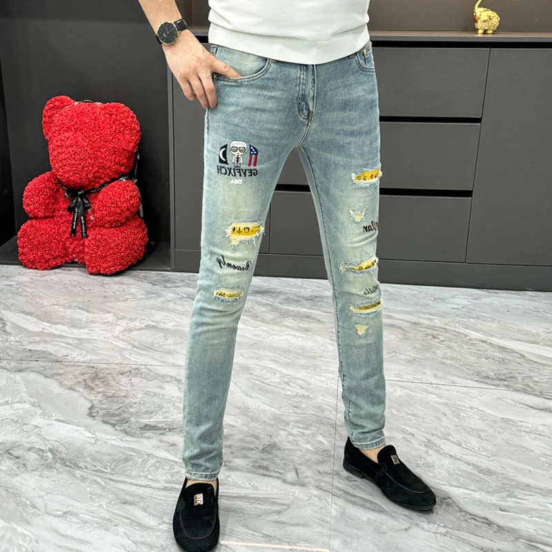 刮烂破洞牛仔裤男士春秋季设计感卡通刺绣小脚裤痞帅修身直筒裤子