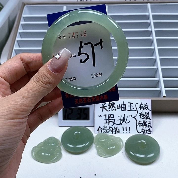 蛇纹石玉手镯未镶嵌