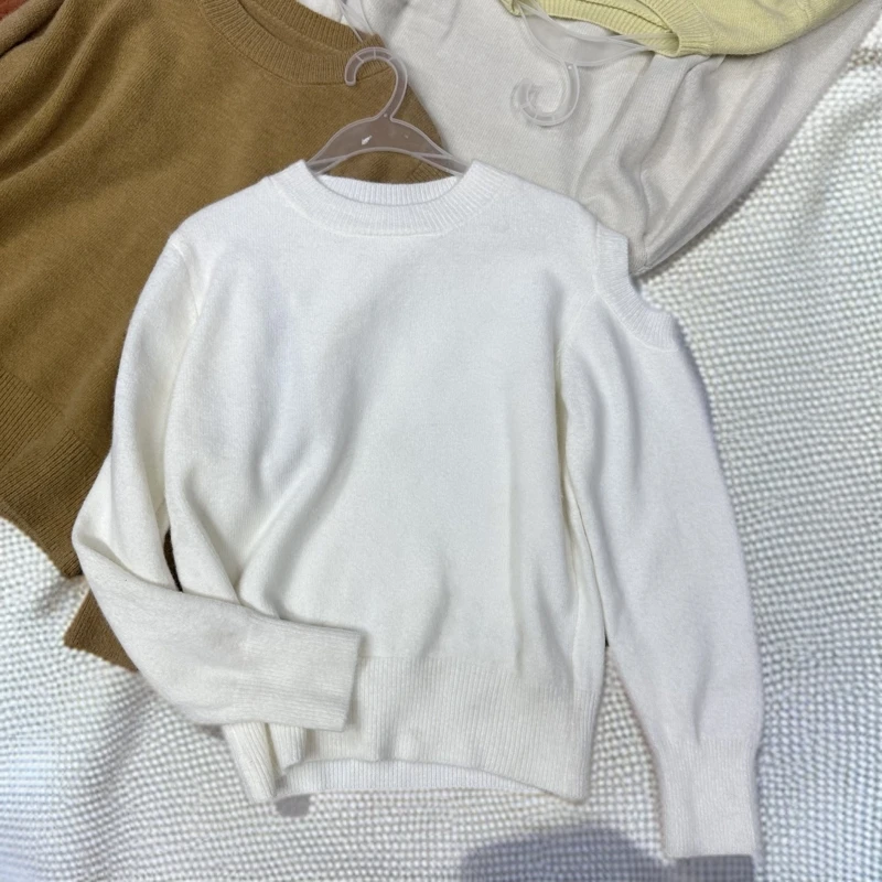 V8126设计款后背开洞潮流高品质漏肩款打底外穿保暖秋冬毛衣