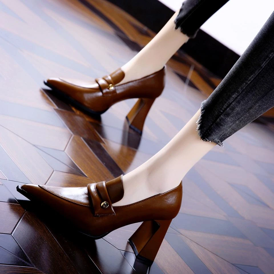 8CM英伦风粗跟单鞋女新款通勤职业鞋气质尖头复古时尚百搭高跟鞋.