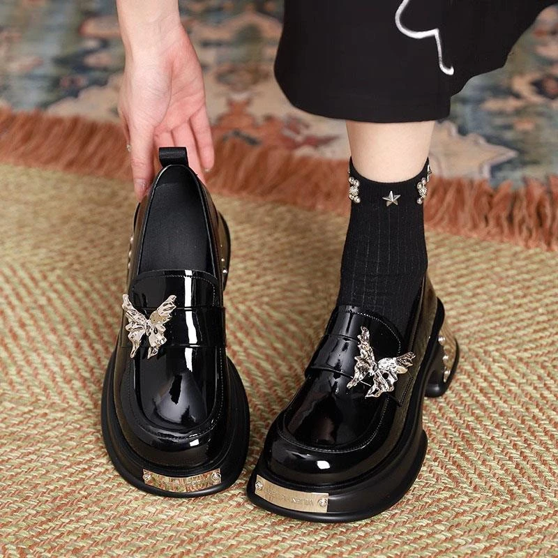 英伦风金属蝴蝶小皮鞋女单鞋甜酷明星同款乐福鞋粗跟学院风日系鞋