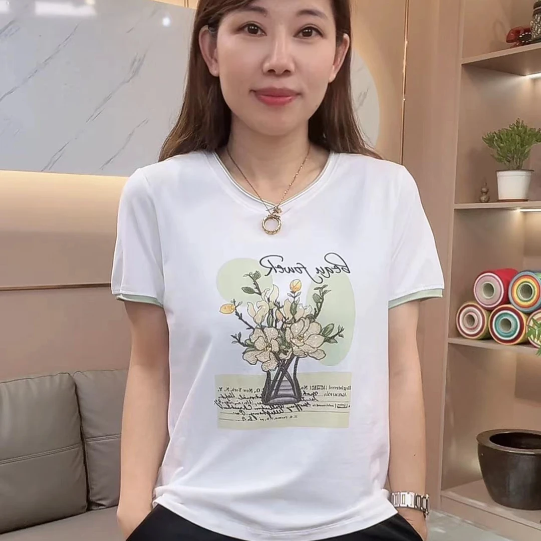 怡特美【锦上添花】夏季宽松大板印花刺绣5A抗菌V领短袖t恤24022
