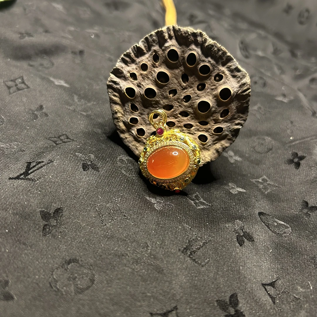 【玉合缘】天然玛瑙锁包吊坠-3518