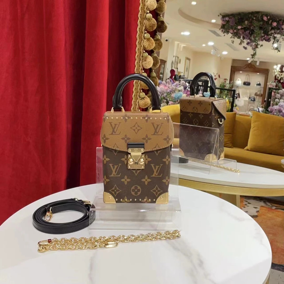 95新 LV GGS丨camera box老花金扣芯片 45288566
