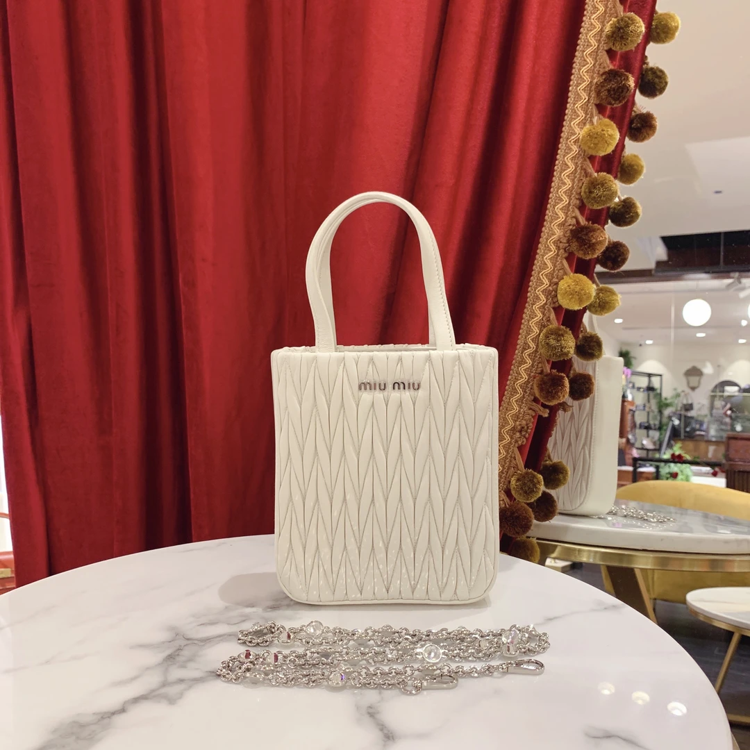 95新 MIU MIU/缪缪 GGS丨白色褶皱金扣托特包芯片 60010412