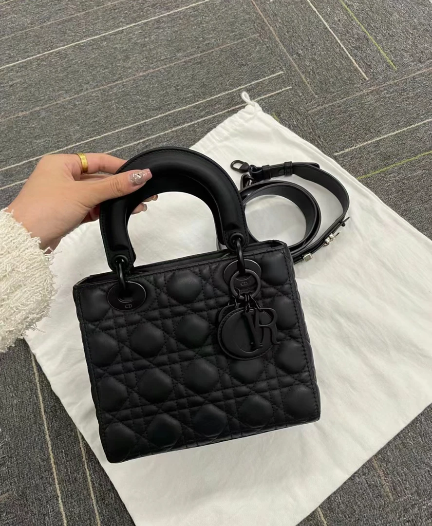 99新 DIOR/迪奥 GGS丨磨砂黑四格徽章戴妃包 69258537