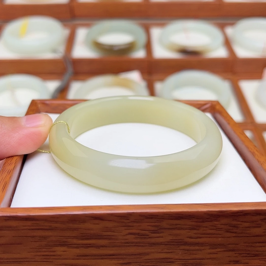 和田玉手镯未镶嵌54.6