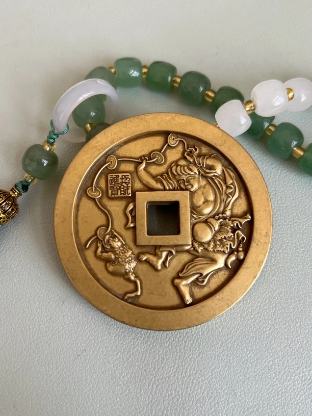 现代文创工艺品-黄色刘海戏金蟾山鬼花钱-直径63mm