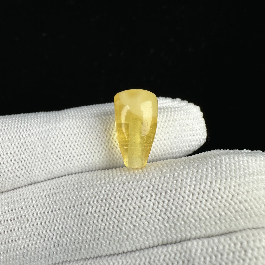 Y7860天然原矿蜜蜡 金绞蜜三通 9.7*17.4mm 0.84克  30克价