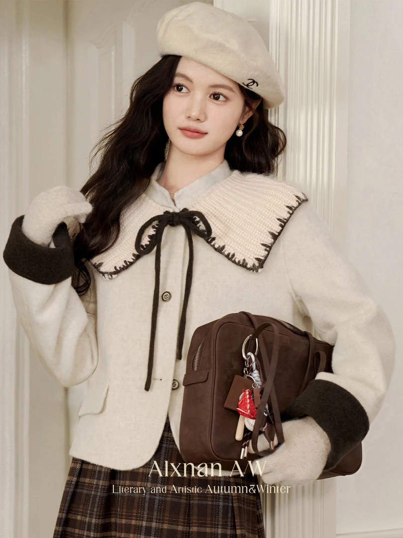 鹿向南「里斯美术馆」海军领燕麦色假毛呢秋季短外套半裙女L50907