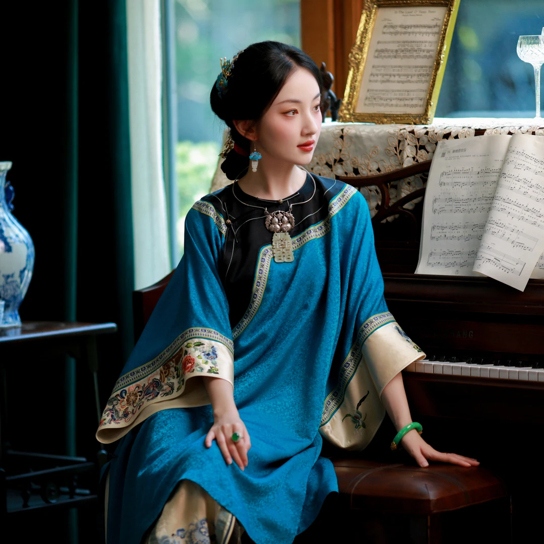 春江絮梦丨2024夏季新款丨如意襟黑色镶边挽袖绣花斜襟清汉女上装