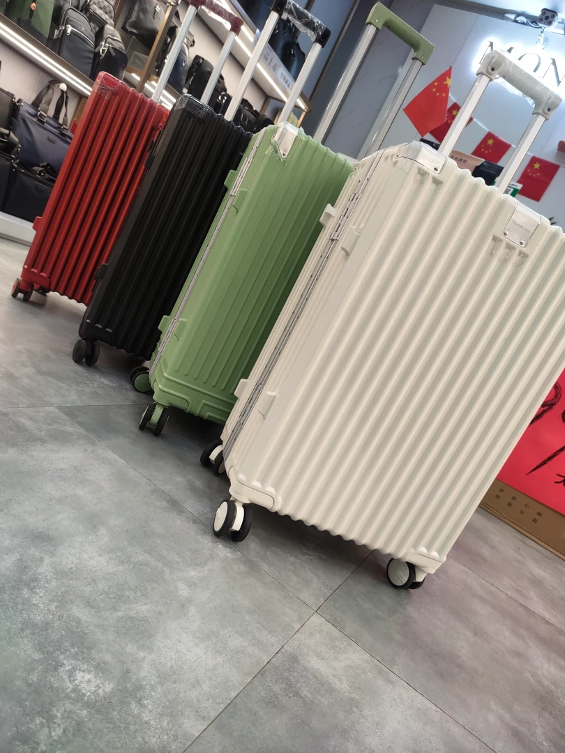 时尚PC超静音万箱轮拉杆箱