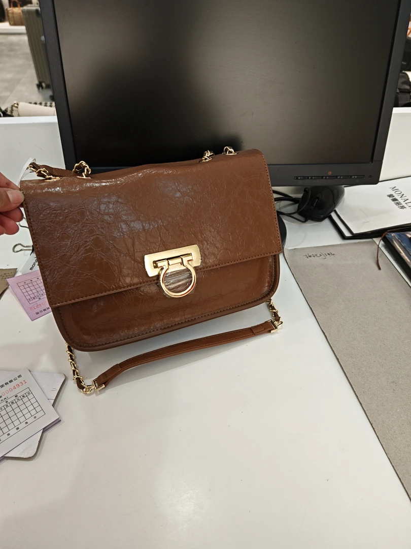 女士简约百搭链条腋下斜挎小方包时尚单肩手提包