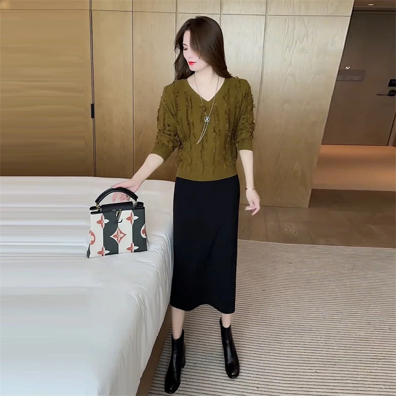 韩版洋气显瘦套装女2025年秋季新款V领针织衫中长款吊带裙两件套