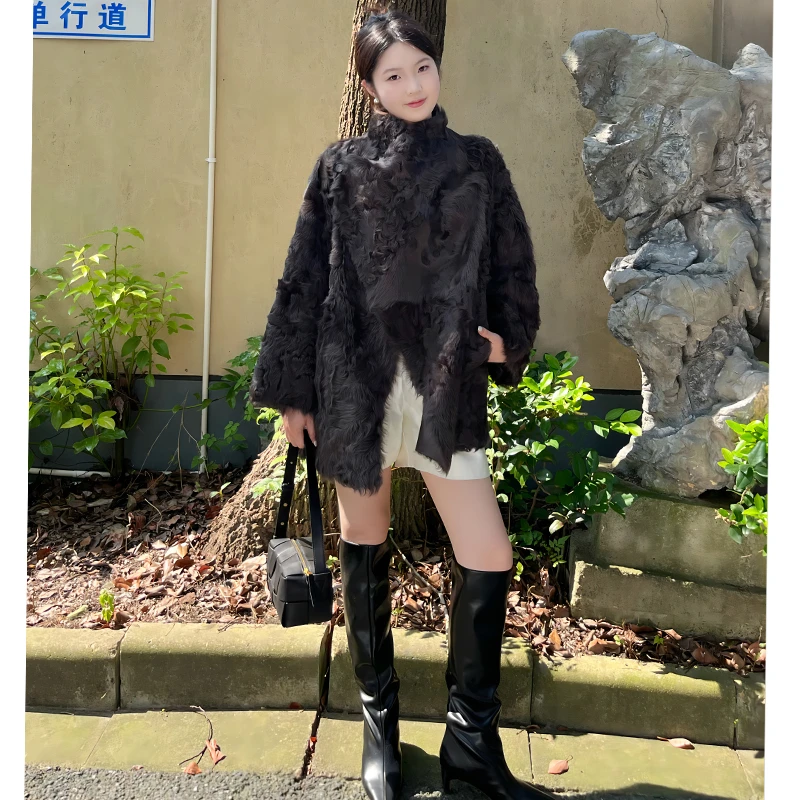 时尚乌木色小湖羊皮毛一体堆堆领外套