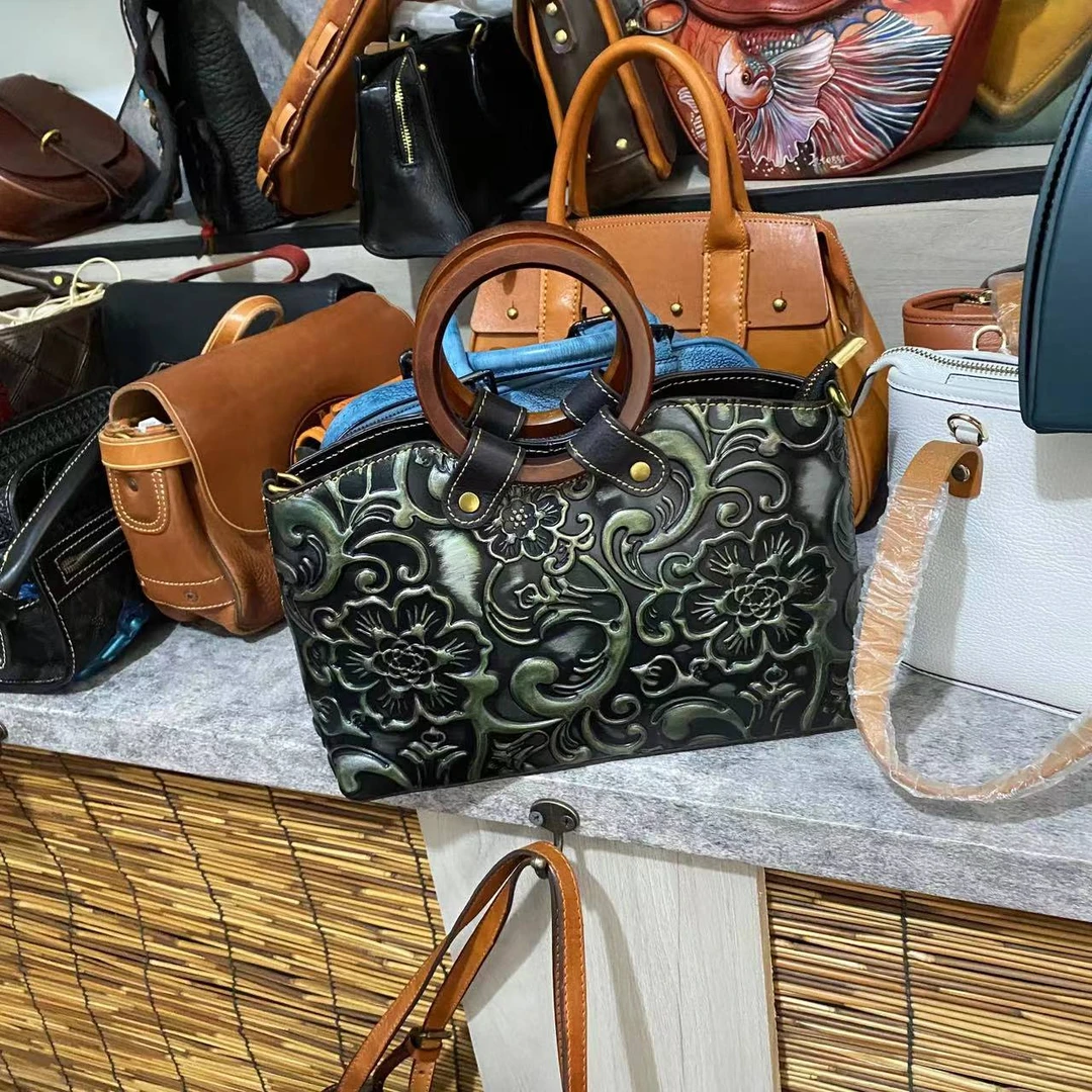 欠揍老弟头层牛皮单肩斜挎背包FFCC